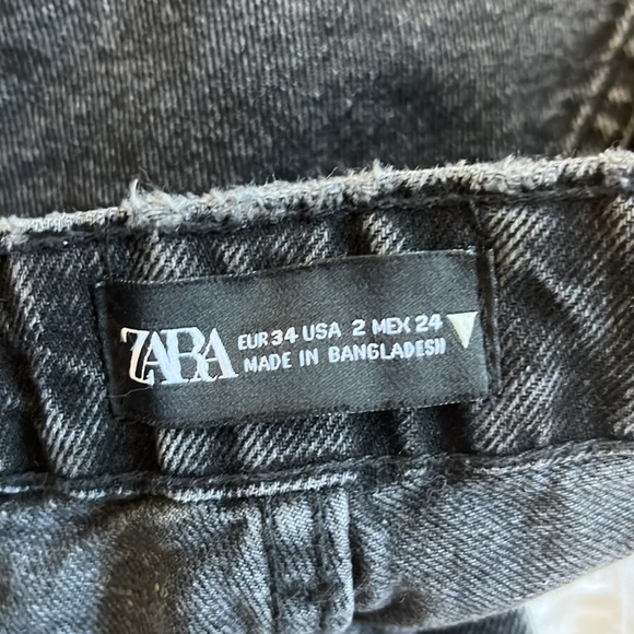 This is a black Zara Jean in size 2 - Picture 3 of 3